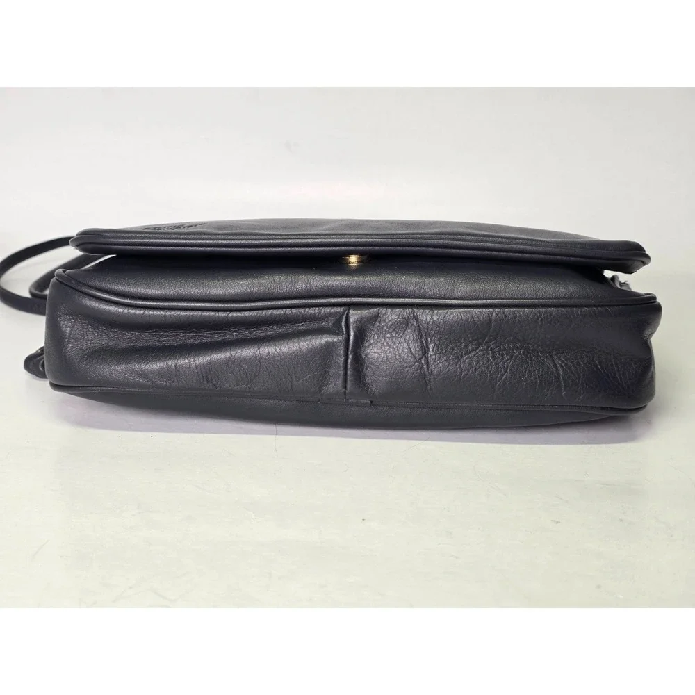 Stone Mountain Women's Purse Handbag Bag Navy Leather Pockets‎ Zip Close